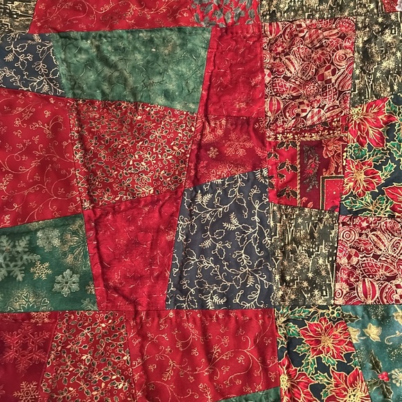 New Homemade patchwork hand stitched Christmas quilt 39”x56” - Picture 5 of 5